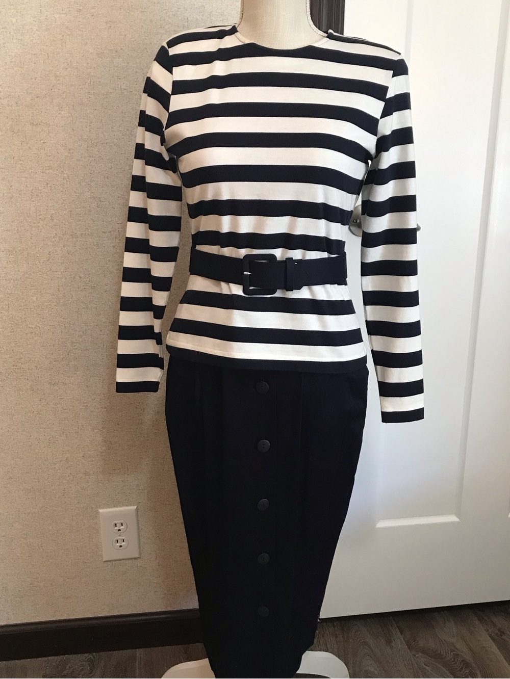 Liz Claiborne Navy White Striped Top Pencil Skirt Belted Outfit Size 4P